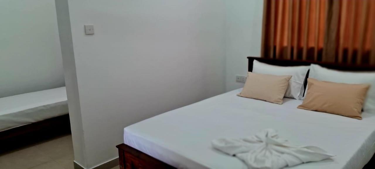 Urban Breeze Hotel Kundasale Eksteriør billede