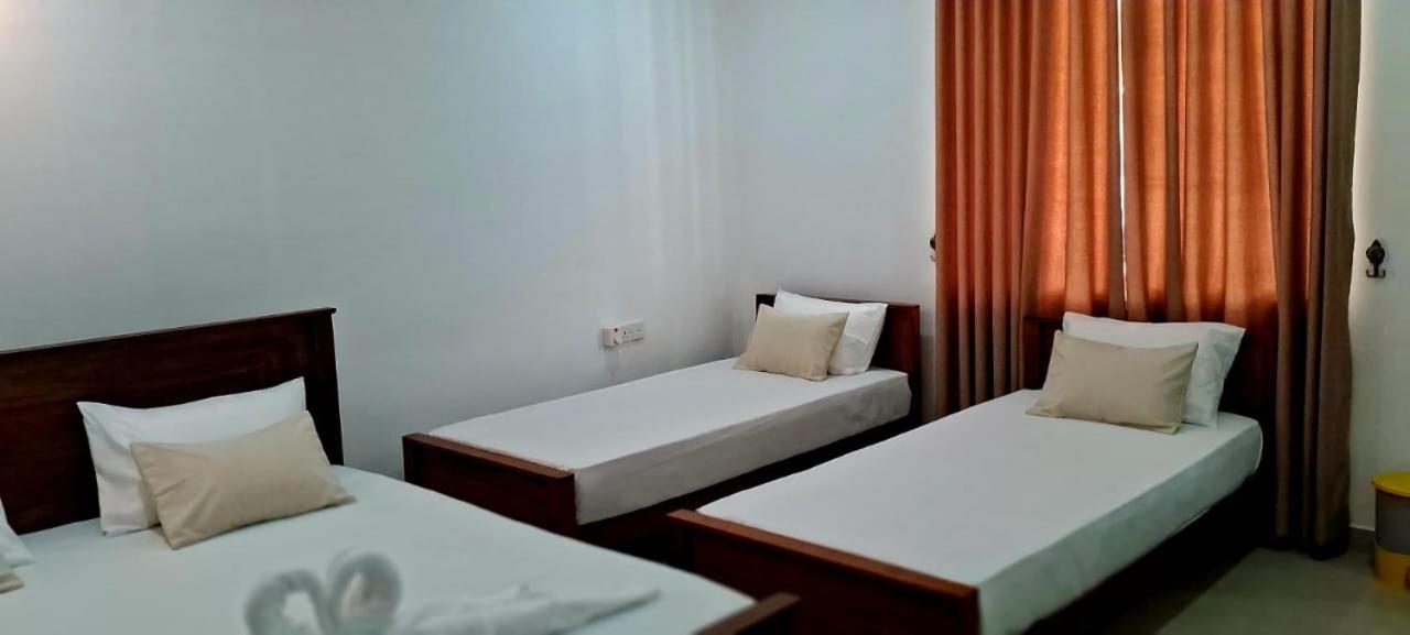 Urban Breeze Hotel Kundasale Eksteriør billede