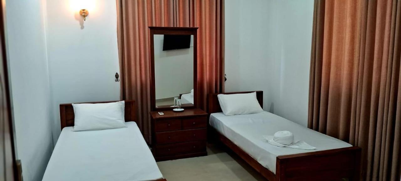 Urban Breeze Hotel Kundasale Eksteriør billede